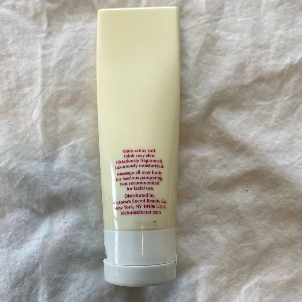 Victorias Secret Pink Blushing Body‎ Lotion 3.4 Oz  100 Ml